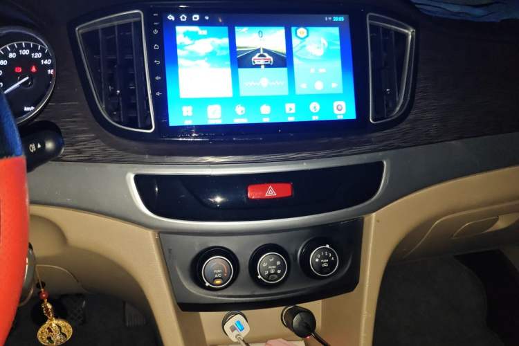 Used Baojun 730 2016 Revised 1.5L Manual Standard Version 7 Seats China V Emission Standard Audio And AC Panel