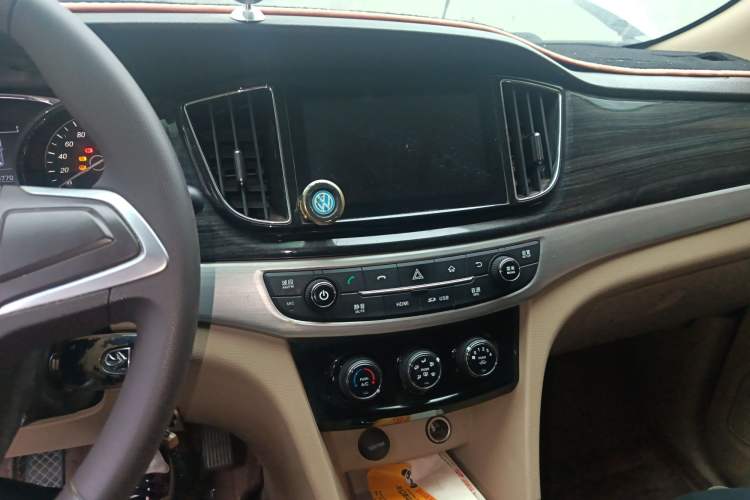 Used Baojun 730 2016 1.5L Manual Comfort Version 7 Seats China V Emission Standard Audio And AC Panel