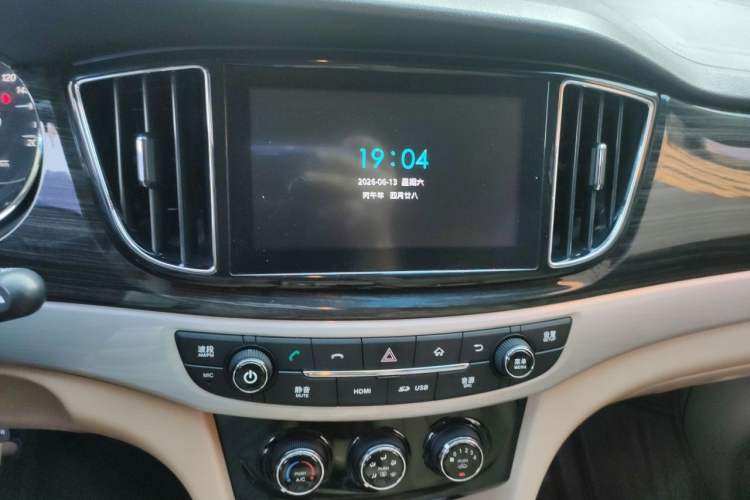Used Baojun 730 2016 1.5L Manual Comfort Version 7 Seats China V Emission Standard Audio And AC Panel
