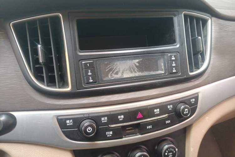 Used Baojun 730 2016 1.5L Manual Value Edition 7 Seats China V Emission Standard Audio And AC Panel