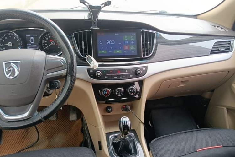 Used Baojun 730 2016 1.5L Manual Comfort Version 7 Seats China V Emission Standard Audio And AC Panel