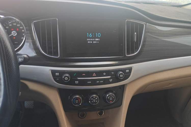 Used Baojun 730 2016 1.5L Manual Comfort Version 7 Seats China V Emission Standard Audio And AC Panel