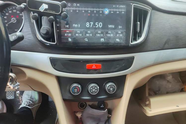 Used Baojun 730 2016 Revised 1.5L Manual Standard Version 7 Seats China V Emission Standard Audio And AC Panel