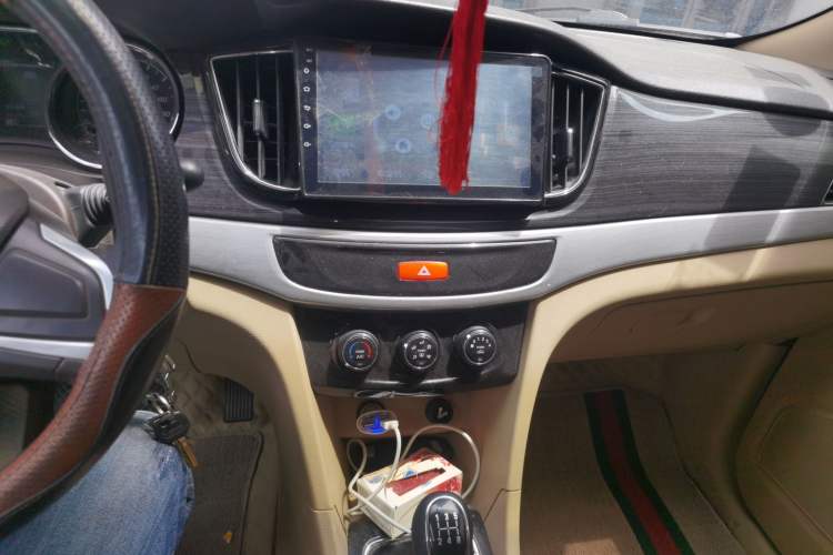 Used Baojun 730 2016 1.5L Manual Comfort Version 7 Seats China V Emission Standard Audio And AC Panel