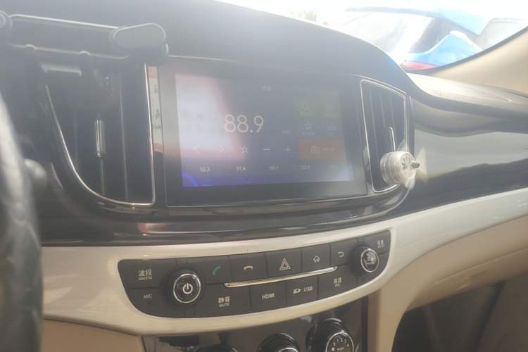 Used Baojun 730 2016 1.5L Manual Comfort Version 7 Seats China V Emission Standard Audio And AC Panel