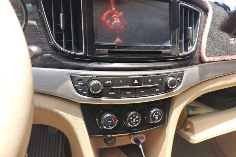 Used Baojun 730 2016 1.5L Manual Comfort Version 7 Seats China V Emission Standard Audio And AC Panel