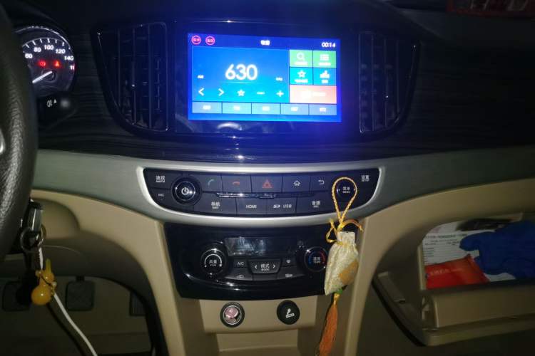 Used Baojun 730 2016 1.5T Manual Luxury Edition 7 Seats Audio And AC Panel