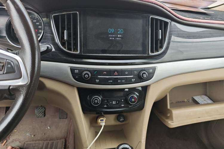 Used Baojun 730 2016 1.5T Manual Luxury Edition 7 Seats Audio And AC Panel