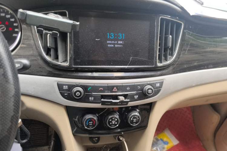 Used Baojun 730 2016 1.5L Manual Comfort Version 7 Seats China V Emission Standard Audio And AC Panel