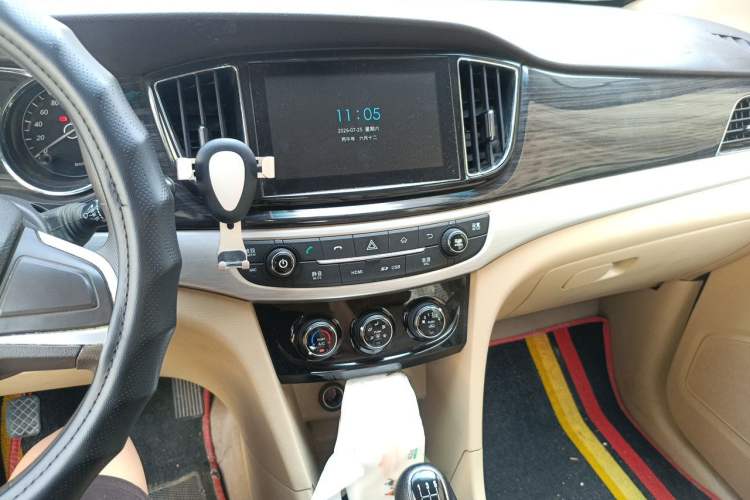 Used Baojun 730 2016 1.5L Manual Comfort Version 7 Seats China V Emission Standard Audio And AC Panel