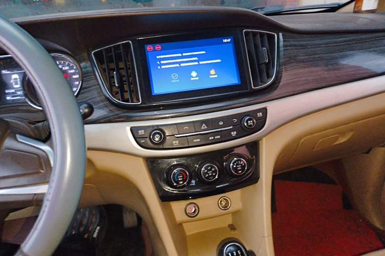 Used Baojun 730 2016 1.5L Manual Comfort Version 7 Seats China V Emission Standard Audio And AC Panel