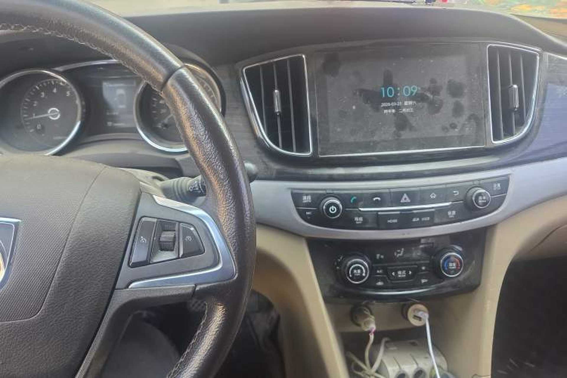 Used Baojun 730 2016 1.5T Manual Luxury Edition 7 Seats Audio And AC Panel