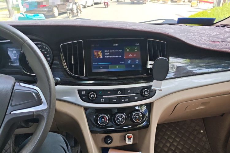 Used Baojun 730 2016 1.5T Manual Comfort Version 7 Seats Audio And AC Panel