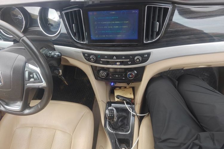 Used Baojun 730 2016 1.5L Manual Luxury Edition 7 Seats Audio And AC Panel