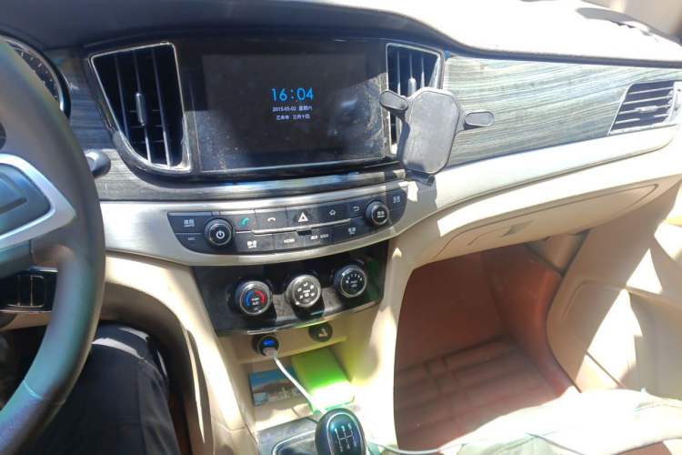 Used Baojun 730 2016 1.5L Manual Comfort Version 7 Seats China V Emission Standard Audio And AC Panel