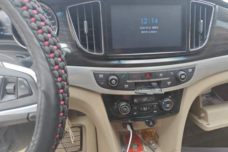 Used Baojun 730 2016 1.5L Manual Luxury Edition 7 Seats Audio And AC Panel