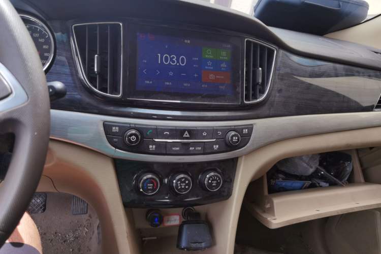 Used Baojun 730 2016 1.5L Manual Comfort Version 7 Seats China V Emission Standard Audio And AC Panel