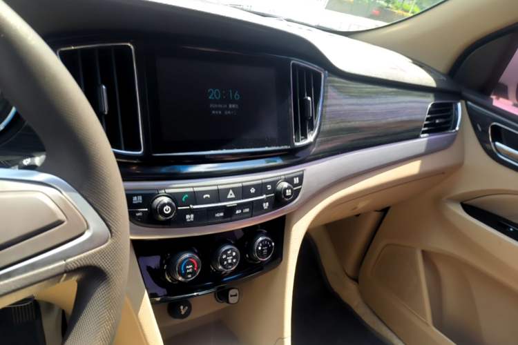Used Baojun 730 2016 1.5L Manual Comfort Version 7 Seats China V Emission Standard Audio And AC Panel