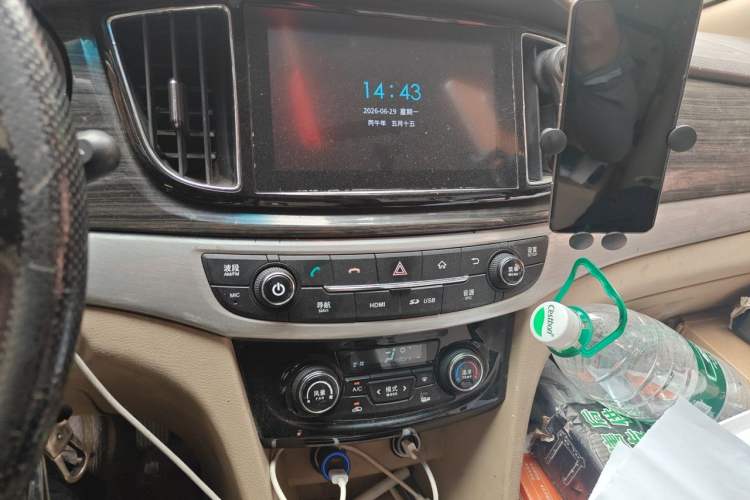 Used Baojun 730 2016 1.5T Manual Luxury Edition 7 Seats Audio And AC Panel