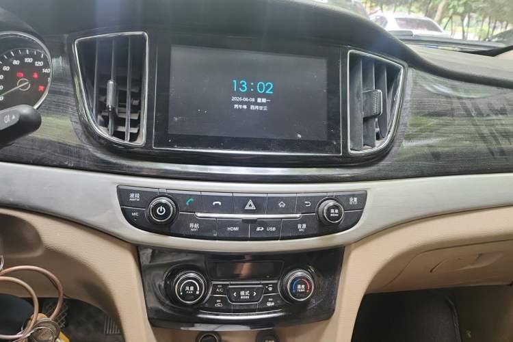 Used Baojun 730 2016 1.5T Manual Luxury Edition 7 Seats Audio And AC Panel