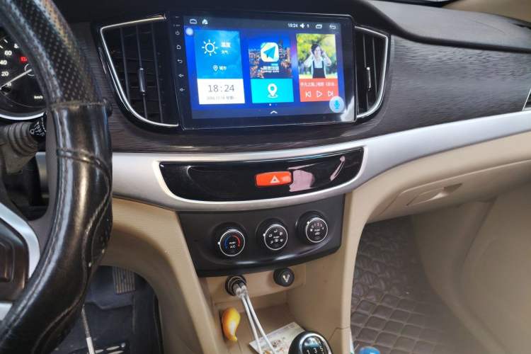 Used Baojun 730 2016 Revised 1.5L Manual Standard Version 7 Seats China V Emission Standard Audio And AC Panel