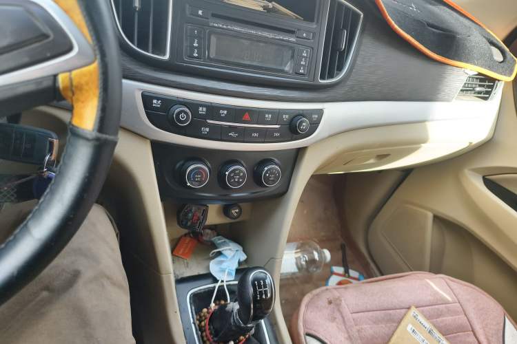 Used Baojun 730 2016 1.5L Manual Standard Version 5 Seats Audio And AC Panel
