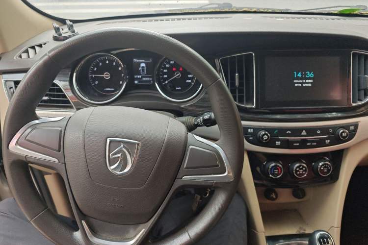Used Baojun 730 2016 1.5L Manual Comfort Version 7 Seats China V Emission Standard Audio And AC Panel