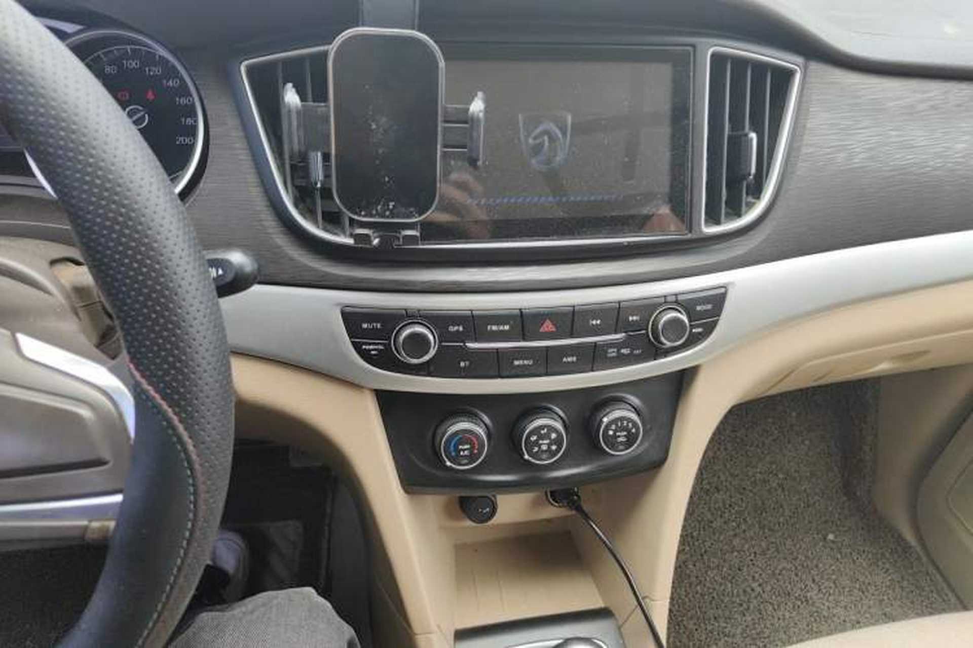 Used Baojun 730 2016 Revised 1.5L Manual Standard Version 7 Seats China V Emission Standard Audio And AC Panel