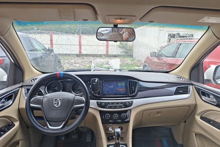Used Baojun 730 2016 1.5L Manual Comfort Version 7 Seats China V Emission Standard Center Console