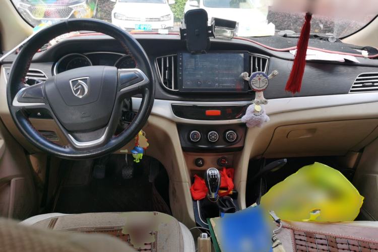 Used Baojun 730 2016 1.5L Manual Standard Version 7 Seats Center Console