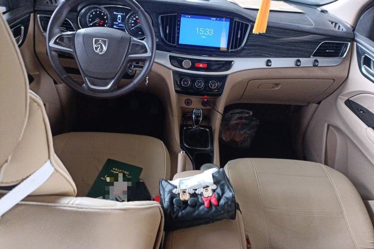 Used Baojun 730 2016 1.5L Manual Comfort Version 7 Seats China V Emission Standard Center Console