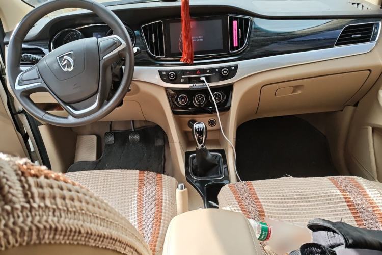Used Baojun 730 2016 1.5L Manual Comfort Version 7 Seats China V Emission Standard Center Console