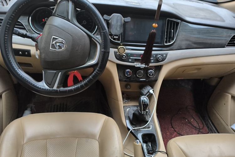 Used Baojun 730 2016 1.5L Manual Comfort Version 7 Seats China V Emission Standard Center Console