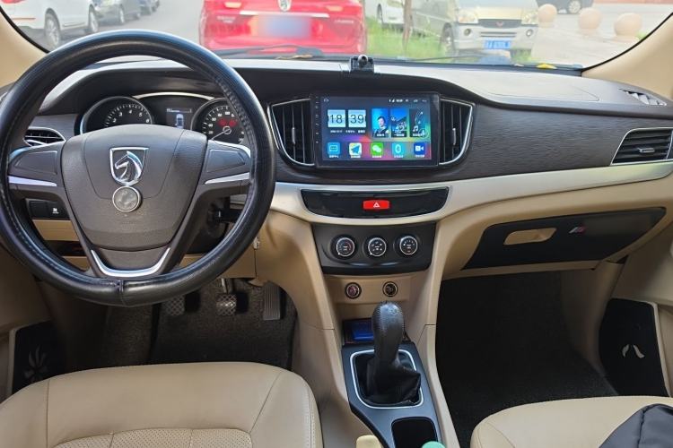 Used Baojun 730 2016 1.5L Manual Value Edition 7 Seats China V Emission Standard Center Console