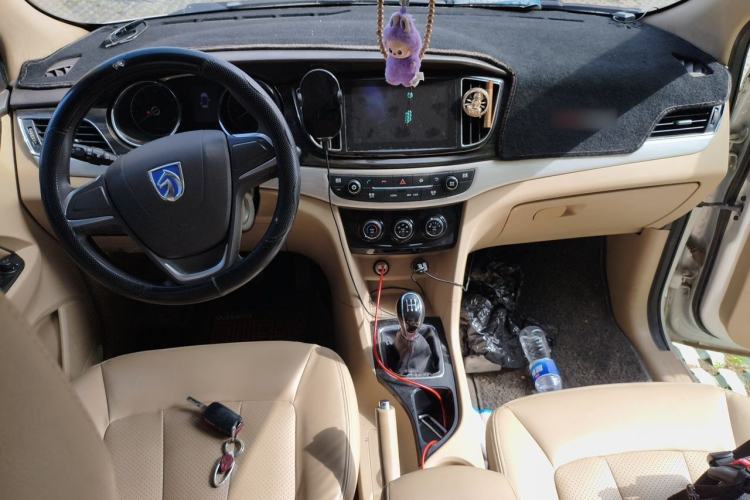 Used Baojun 730 2016 1.5L Manual Comfort Version 7 Seats China V Emission Standard Center Console