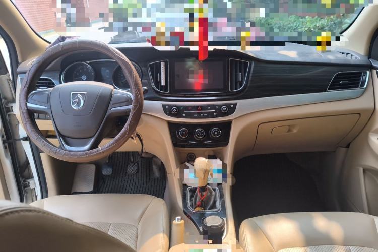 Used Baojun 730 2016 1.5L Manual Comfort Version 7 Seats China V Emission Standard Center Console