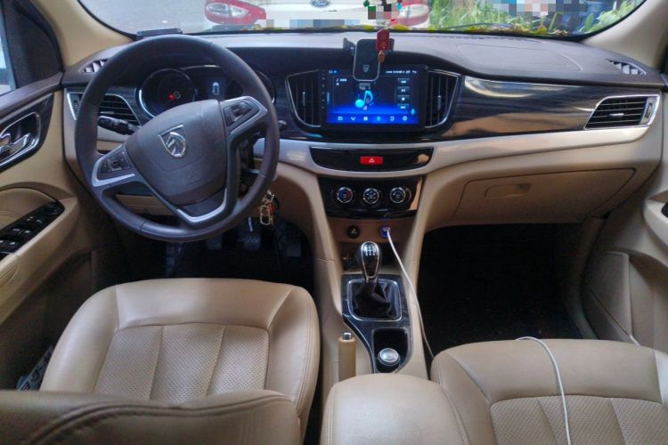 Used Baojun 730 2016 1.5L Manual Comfort Version 7 Seats China V Emission Standard Center Console