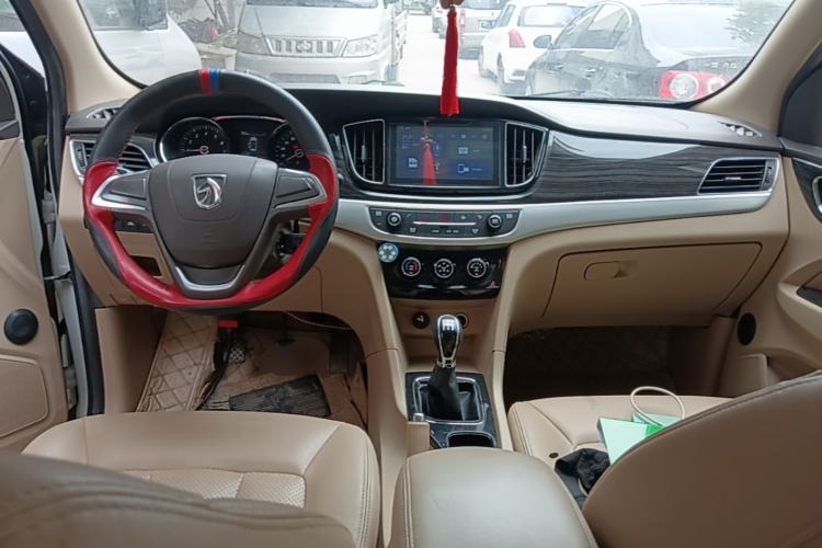 Used Baojun 730 2016 1.5L Manual Comfort Version 7 Seats China V Emission Standard Center Console