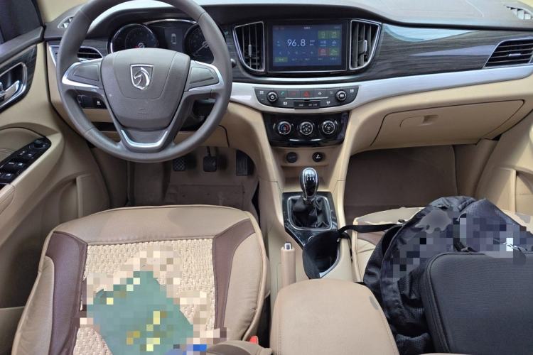 Used Baojun 730 2016 1.5L Manual Comfort Version 7 Seats China V Emission Standard Center Console