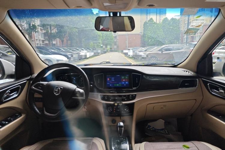 Used Baojun 730 2016 1.8L iAMT Luxury Model 7 Seats Center Console