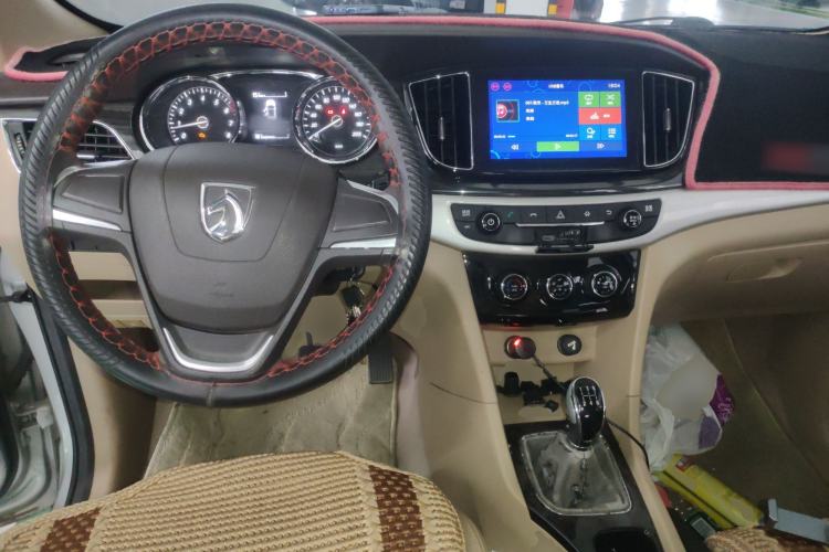 Used Baojun 730 2016 1.5L Manual Comfort Version 7 Seats China V Emission Standard Center Console
