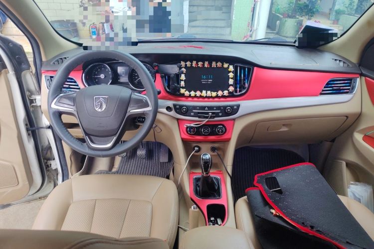 Used Baojun 730 2016 1.5L Manual Comfort Version 7 Seats China V Emission Standard Center Console