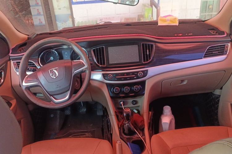 Used Baojun 730 2016 1.5L Manual Comfort Version 7 Seats China V Emission Standard Center Console