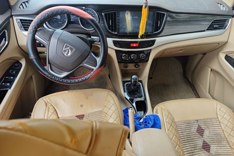 Used Baojun 730 2016 1.5L Manual Comfort Version 7 Seats China V Emission Standard Center Console