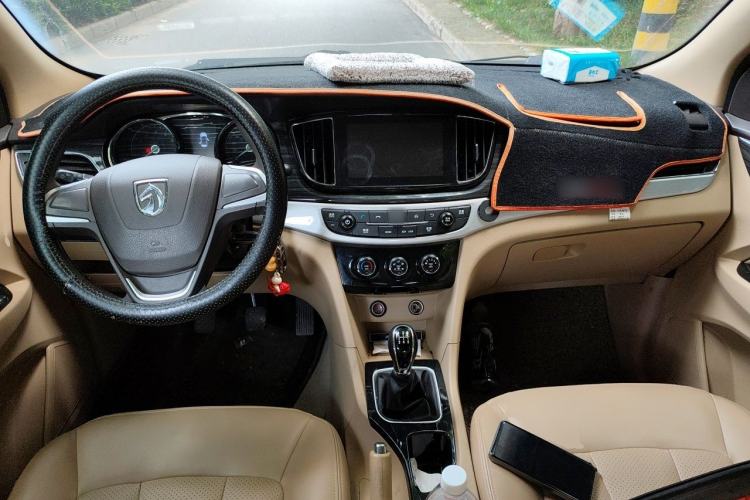 Used Baojun 730 2016 1.5L Manual Comfort Version 7 Seats China V Emission Standard Center Console