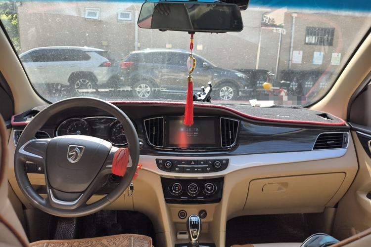 Used Baojun 730 2016 1.5L Manual Comfort Version 7 Seats China V Emission Standard Center Console
