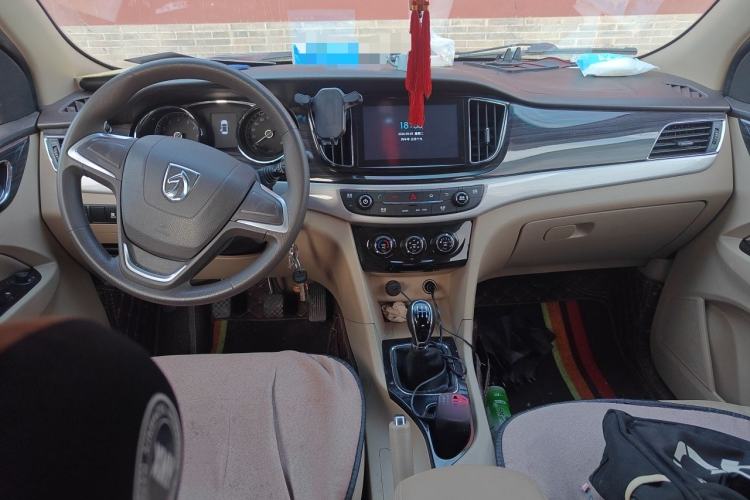 Used Baojun 730 2016 1.5L Manual Comfort Version 7 Seats China V Emission Standard Center Console