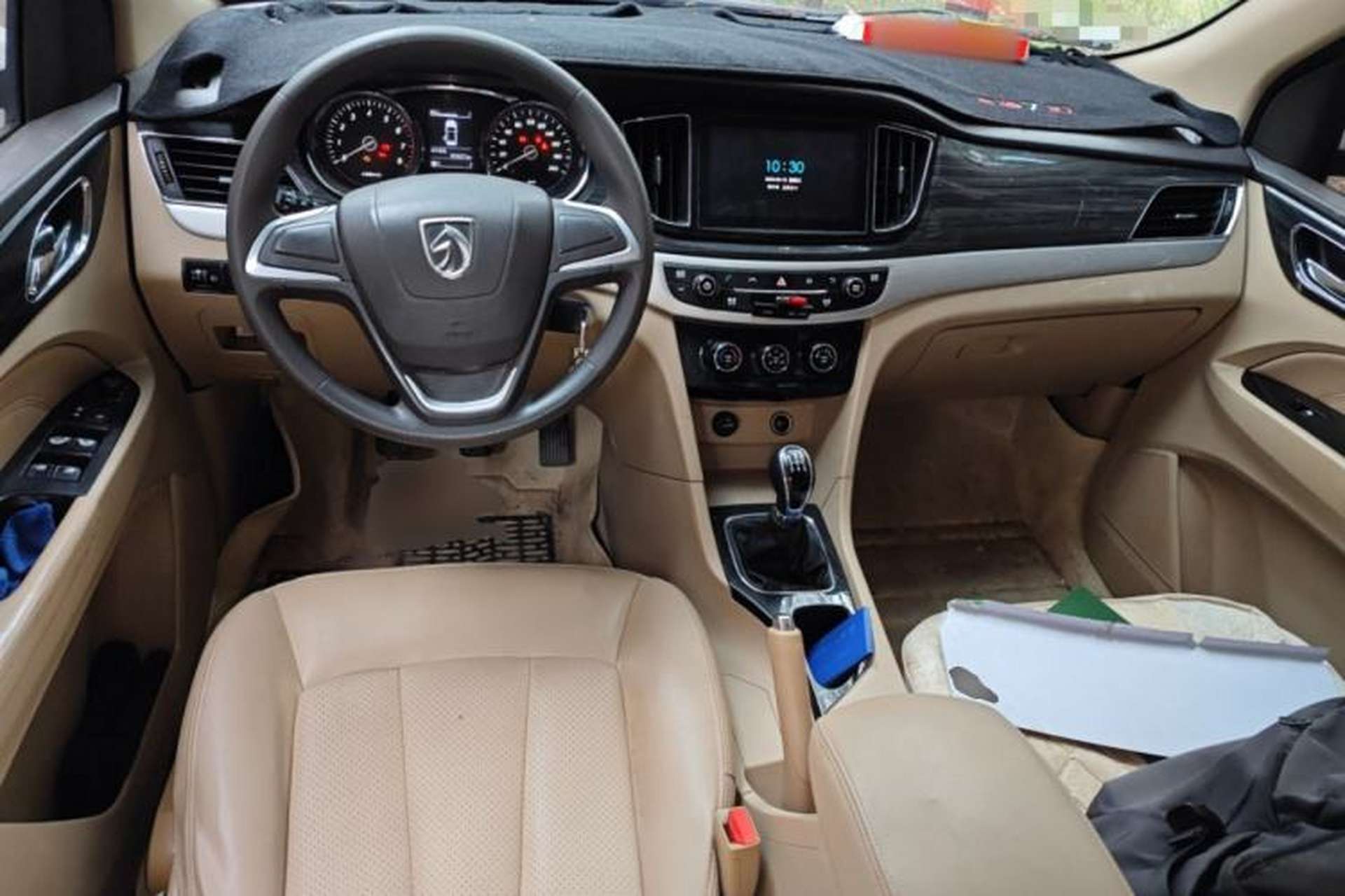 Used Baojun 730 2016 1.5L Manual Comfort Version 7 Seats China V Emission Standard Center Console