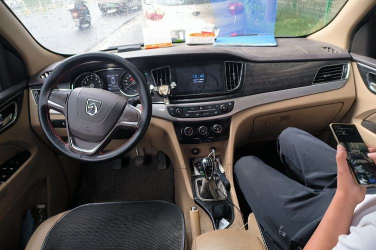 Used Baojun 730 2016 1.5L Manual Comfort Version 7 Seats China V Emission Standard Center Console