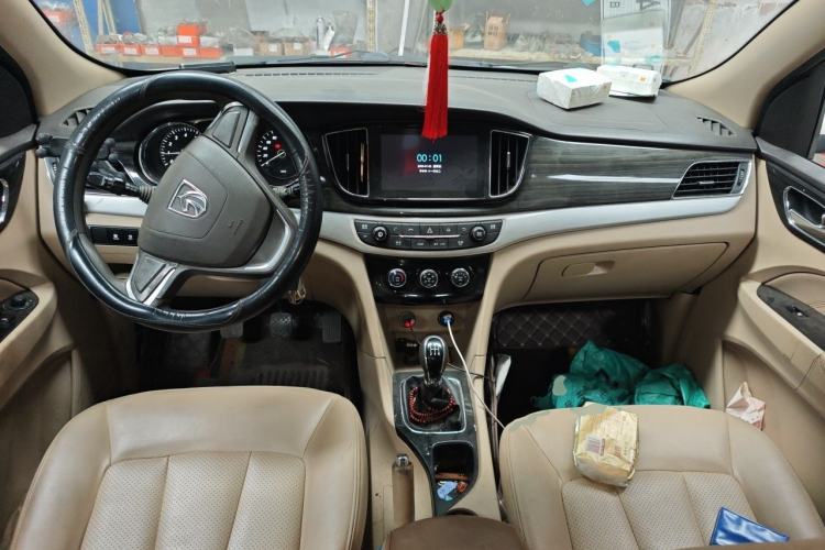 Used Baojun 730 2016 1.5L Manual Comfort Version 7 Seats China V Emission Standard Center Console
